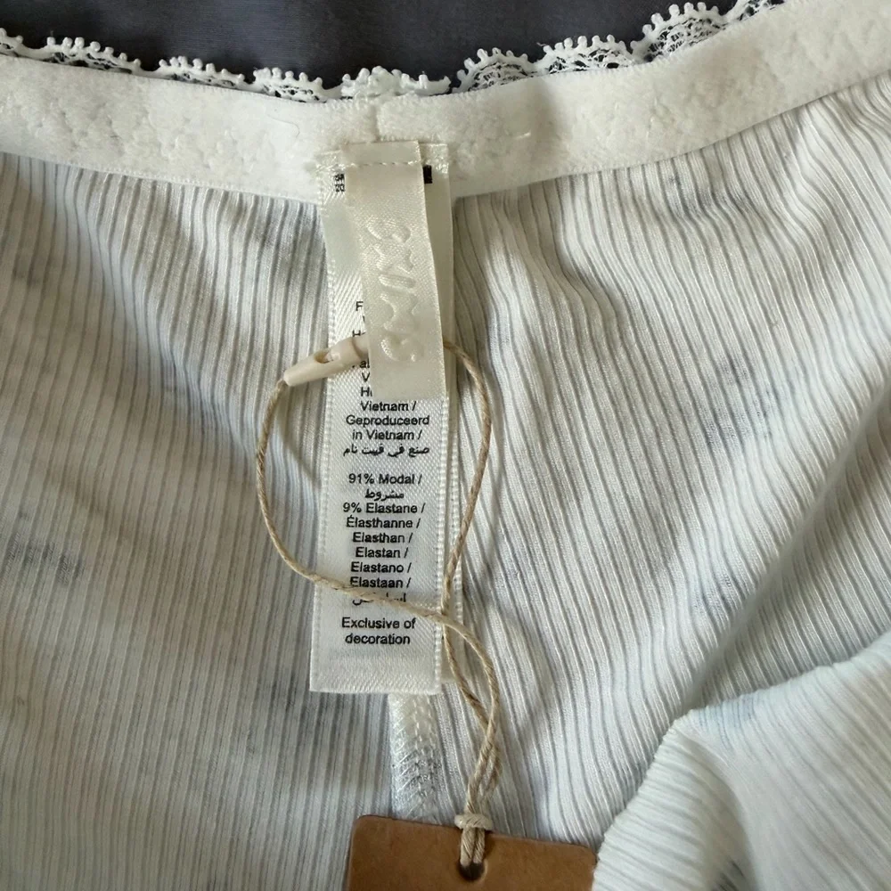 SKIMS Ribbed Lounge Floral Short Pajama Shorts with Blue Print - Picture 2 of 3